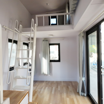 Au/CE/USA Standard Modular Prefabricated Tiny House on Wheels with Trailer for Airbnb