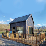 Au/Nzs/USA Standard Light Steel Frame Prefabricated Modern Cabin House Garden Shed Deepblue Smarthouse