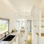 Prefabricated Hosue Capsule House Tiny Home on Wheels with Kitchen & Bath