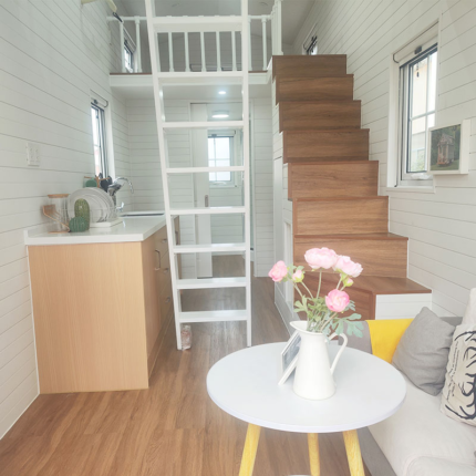 Prefabricated House Tiny House on Wheels with American Standard Trailer Caravan