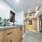 Prefabricated Tiny House on Wheels with Light Steel Frame Laminate Flooring