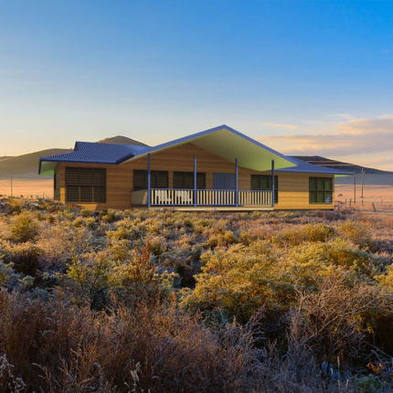 Prefabricated Wooden Bungalow House Built with USA Standard Light Steel Structure